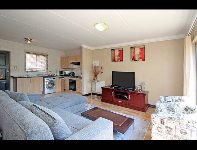 2 BEDROOM TOWNHOUSE FOR SALE IN NORTH RIDING